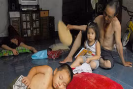 Sôi sục vì “anh” Điện mất... giữa trời nắng nóng