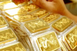 Giá vàng giảm nhẹ, rớt mốc 44 triệu đồng/lượng