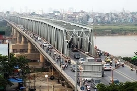 Cấm ôtô qua cầu Chương Dương để thử tải