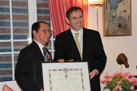 Ông Trịnh Ngọc Thái nhận huân chương Bắc đẩu Bội tinh