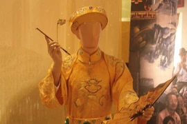 Ảnh độc: Lạc vào thế giới hầu đồng 