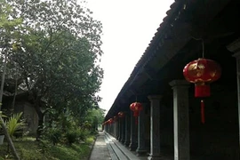 Treo đèn lồng đỏ ở chùa: Nên hay không?