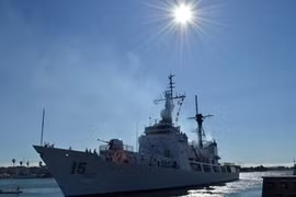 Philippines mua máy bay, tàu chiến đối phó Trung Quốc 