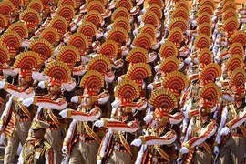 Ảnh quân sự ấn tượng nhất tuần: mũ “mào gà” của quân nhân Ấn Độ