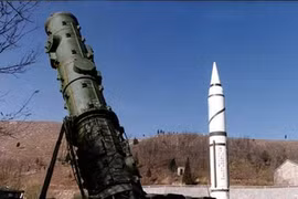 Điểm mặt vũ khí TQ khiến thế giới choáng váng 2013 (2)