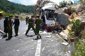 Tin mới nhất về xe khách đâm vách núi ở đèo Hòn Giao