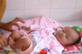 Hi hữu cứu sống bé gái 2 tháng tuổi đã ngừng thở