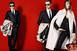 Ngắm trọn bộ hình con trai Beckham làm “siêu mẫu“