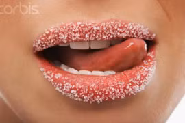 Mẹo tẩy da chết cho môi đơn giản