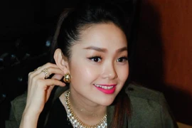 Minh Hằng sang trọng và quý phái nhờ trang sức?