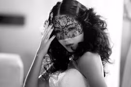 Ngắm Huỳnh Nu đẹp bí ẩn trong shoot hình đen trắng