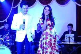 Thanh Thảo rực rỡ đầm hoa, Quang Dũng bảnh bao vest trắng 