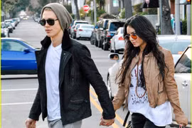 Vanessa Hudgens tay trong tay đi mua sắm cùng tình trẻ 