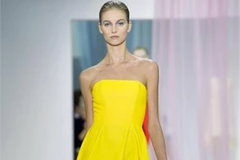 Ngắm trang phục smoking đẹp mắt của Christian Dior