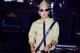 Mr Đàm - Nghệ sĩ nam mặc “chất” nhất showbiz Việt? 