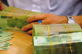 Thu nhập ngoài lương: “Phong bì đi họp là con số nhỏ“