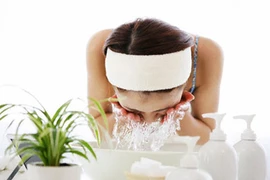 Da nhờn không nên rửa mặt nhiều