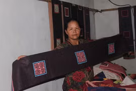 Vải Mông đi… Tây