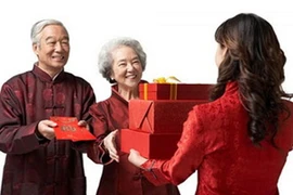 Nỗi đau nhìn con cái “kinh doanh” tiệc mừng thọ