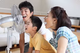 Vì sao chúng ta thấy mát khi bật quạt điện?