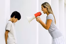 Mẹ dạy dỗ ngược khiến con lì lợm 