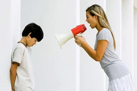 Mẹ dạy dỗ ngược khiến con lì lợm 