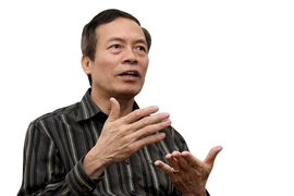 Tăng giá xăng: “Ỷ lại độc quyền đẩy gánh nặng cho dân“