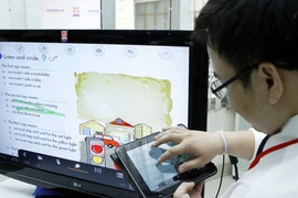 Sách giáo khoa điện tử: Dùng 5 - 6 năm phải thay