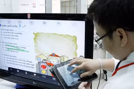 Sách giáo khoa điện tử: Dùng 5 - 6 năm phải thay