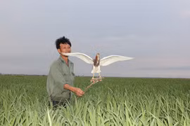 Theo chân thợ săn... “giật” cò