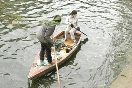 Dùng vi sinh vật xử lý nước