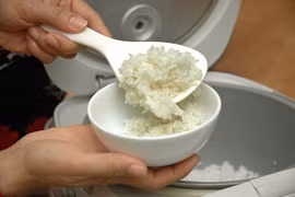 Nguyên nhân khiến nồi cơm điện nấu bị sượng 