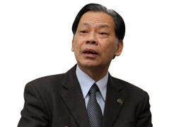 “Nhà thơ làm kinh tế, thống chế đặt vòng” vẫn còn tồn tại