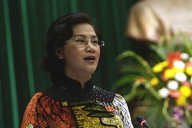 Bộ trưởng khen Phó Chủ tịch QH “mặc áo dài đẹp“