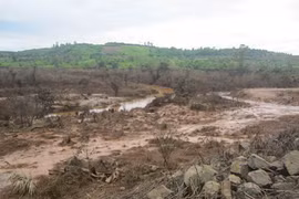 Cảnh hoang tàn vỡ đập thủy điện ở Gia Lai
