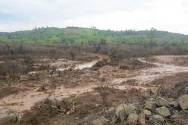 Cảnh hoang tàn vỡ đập thủy điện ở Gia Lai