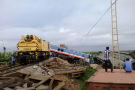 Bộ trưởng Thăng phê bình vụ “tàu khách đâm container“