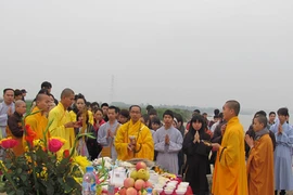 Phóng sinh hồi hướng tới 64 liệt sĩ Trường Sa