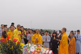 Phóng sinh hồi hướng tới 64 liệt sĩ Trường Sa