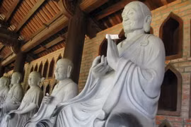 22 bức ảnh “lạ” trong chuyến hành hương chùa Bái Đính