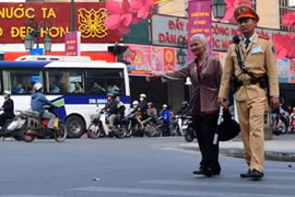 Những hành động đẹp của CSGT trong mắt dân