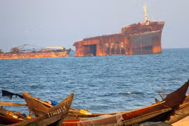 Trục vớt tàu đắm, 4 thợ lặn ngạt khí độc chết