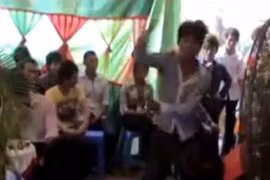 Dân mạng “phát rồ” với “Thánh nhảy” đám cưới