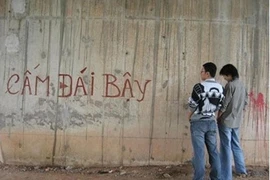 Hình ảnh “nhức mắt” người Việt: Cấm gì làm nấy!