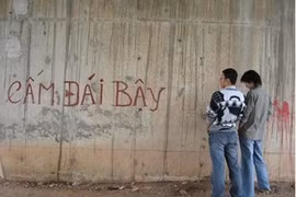 Hình ảnh “nhức mắt” người Việt: Cấm gì làm nấy!