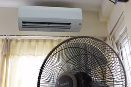Tác dụng của quạt điện trong phòng điều hòa