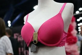 Áo ngực - “bao súng” bí mật