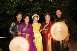 Không đánh đồng quốc phục và lễ phục?