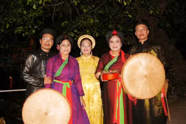 Không đánh đồng quốc phục và lễ phục?