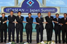 Nhật Bản thành lập mặt trận chống Trung Quốc 